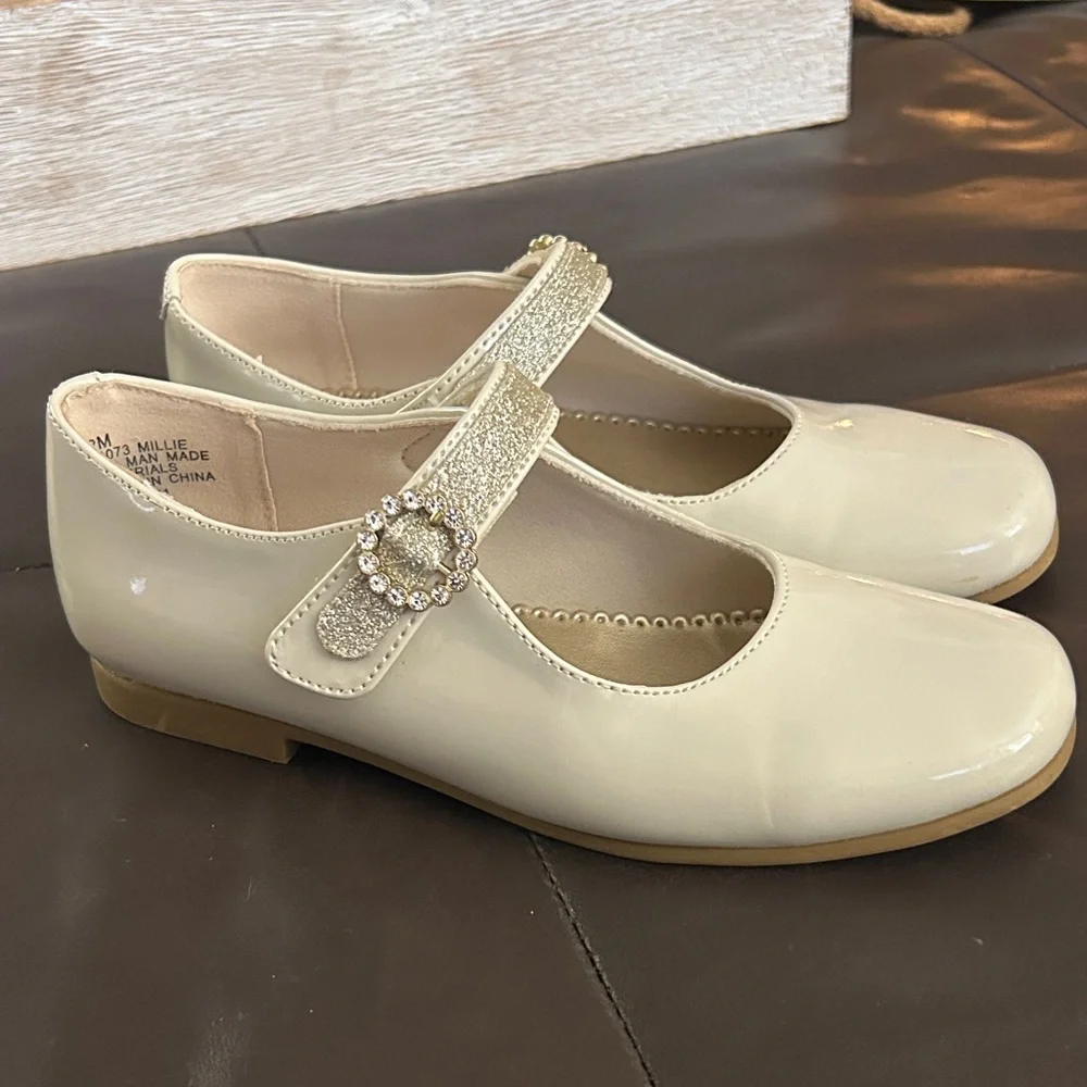 Rachel Shoes Cream Patent Mary Jane with Rhinestone Buckle size 2